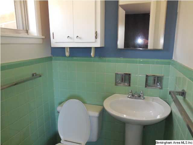 903 Barnisdale Road Birmingham, AL 35235 - Photo 8 of 20