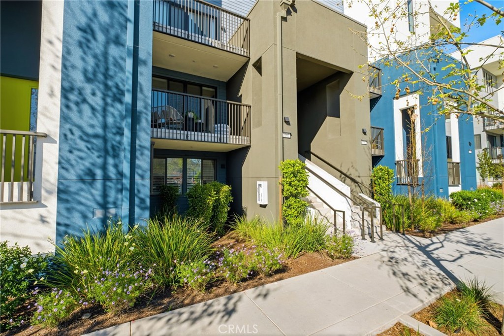 45235 Wisdom Road, Unit 1003 Fremont, CA 94538 - Photo 31 of 32 a view of a house with a fountain and potted plants