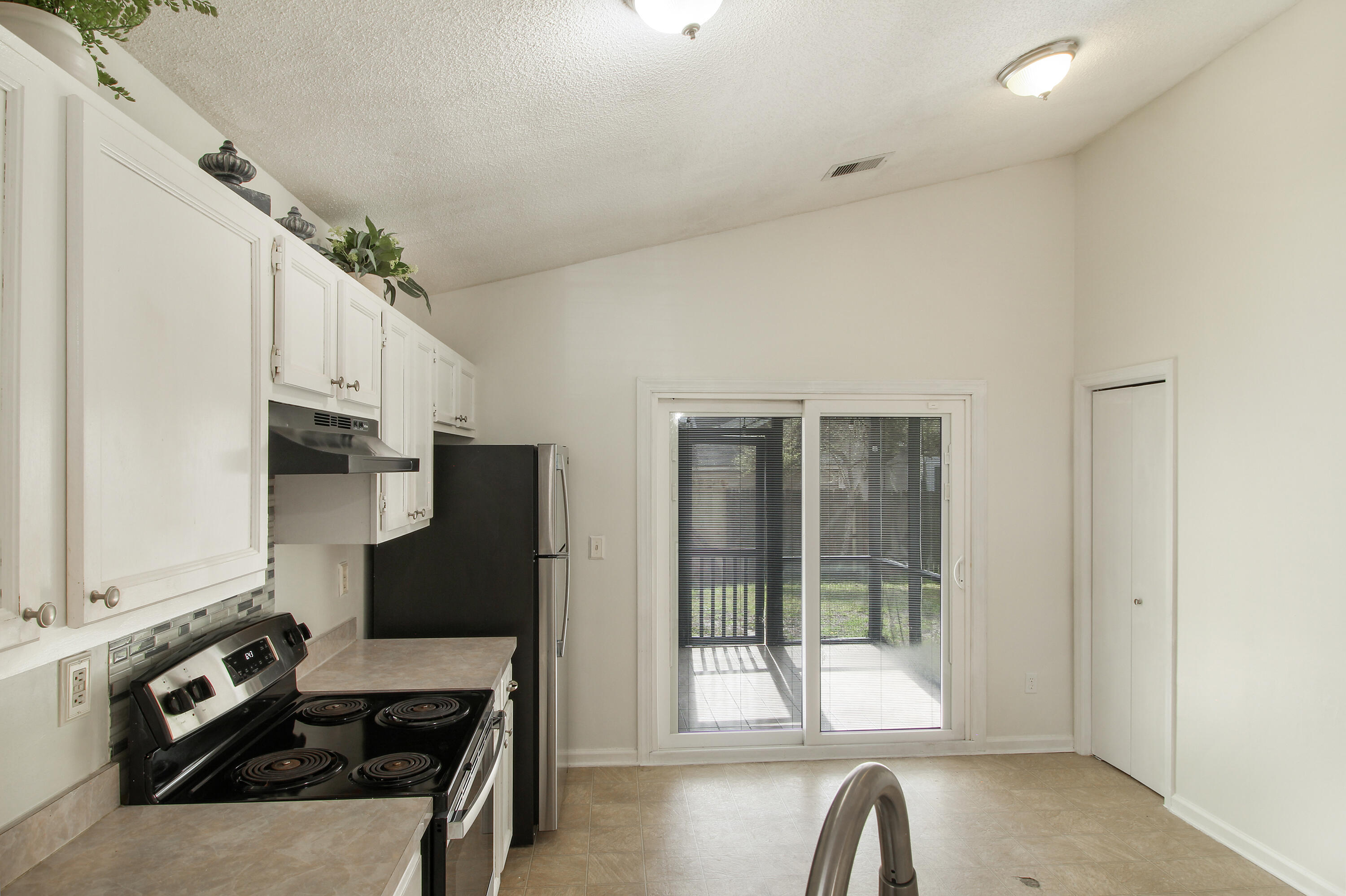 264 2 Pond Loop Ladson, SC 29456 - Photo 11 of 23 12