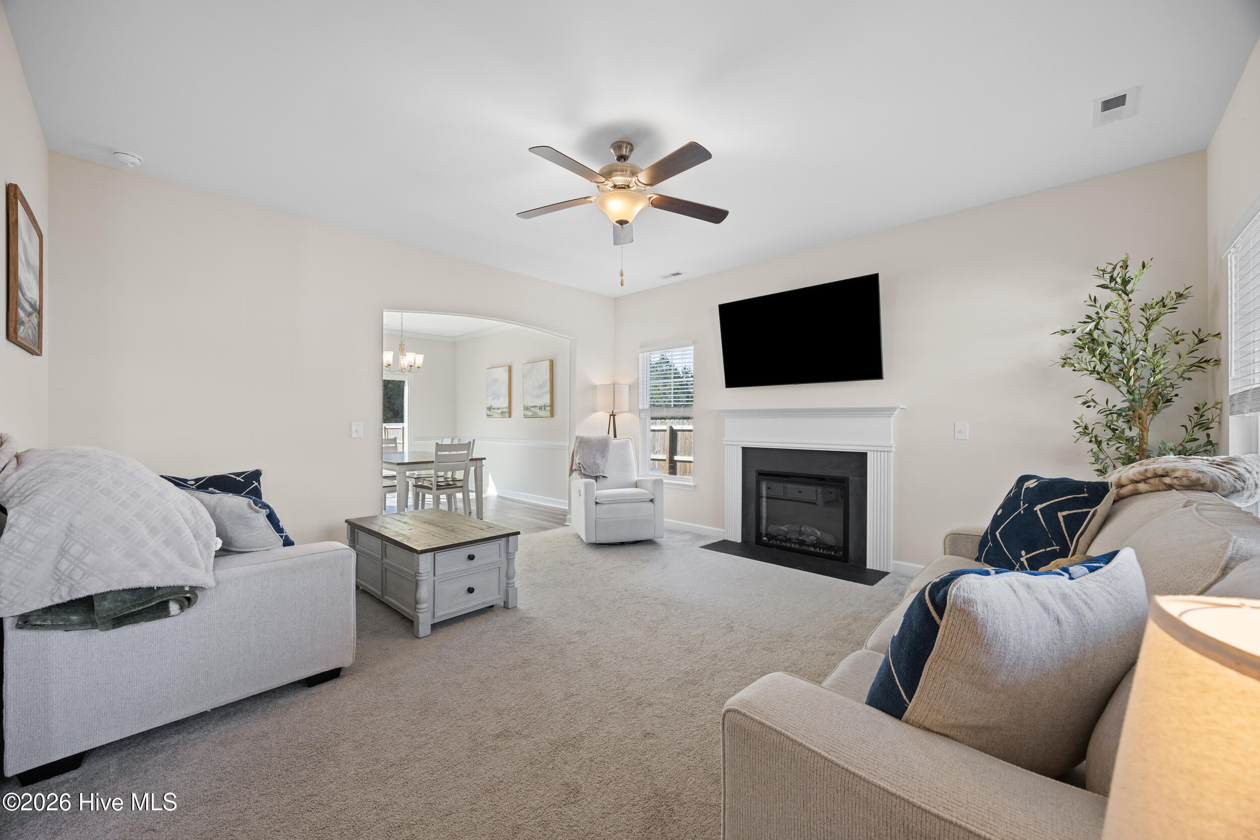 406 Silverstone Place Hubert, NC 28539 - Photo 11 of 49 27_living room