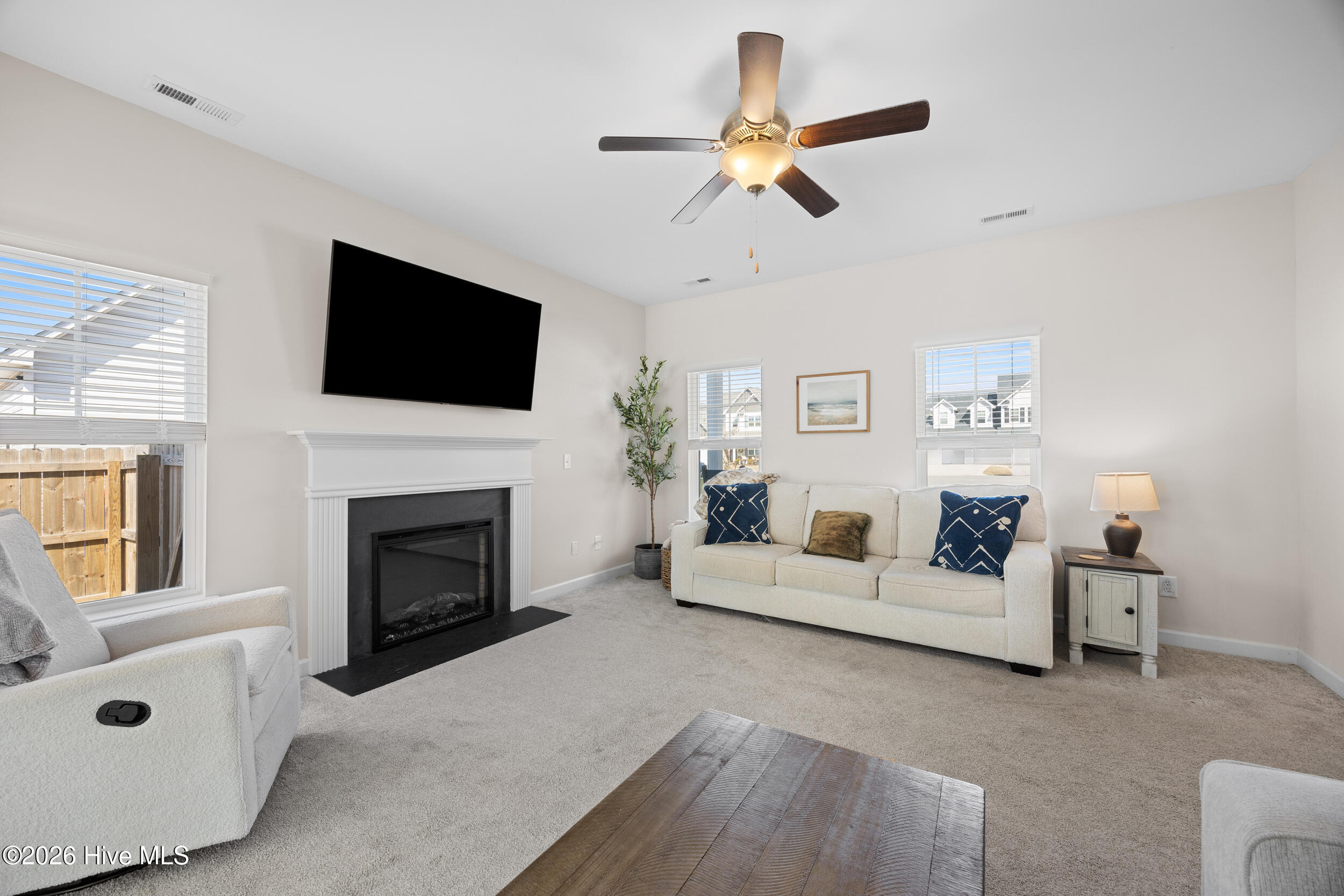 406 Silverstone Place Hubert, NC 28539 - Photo 12 of 49 28_living room