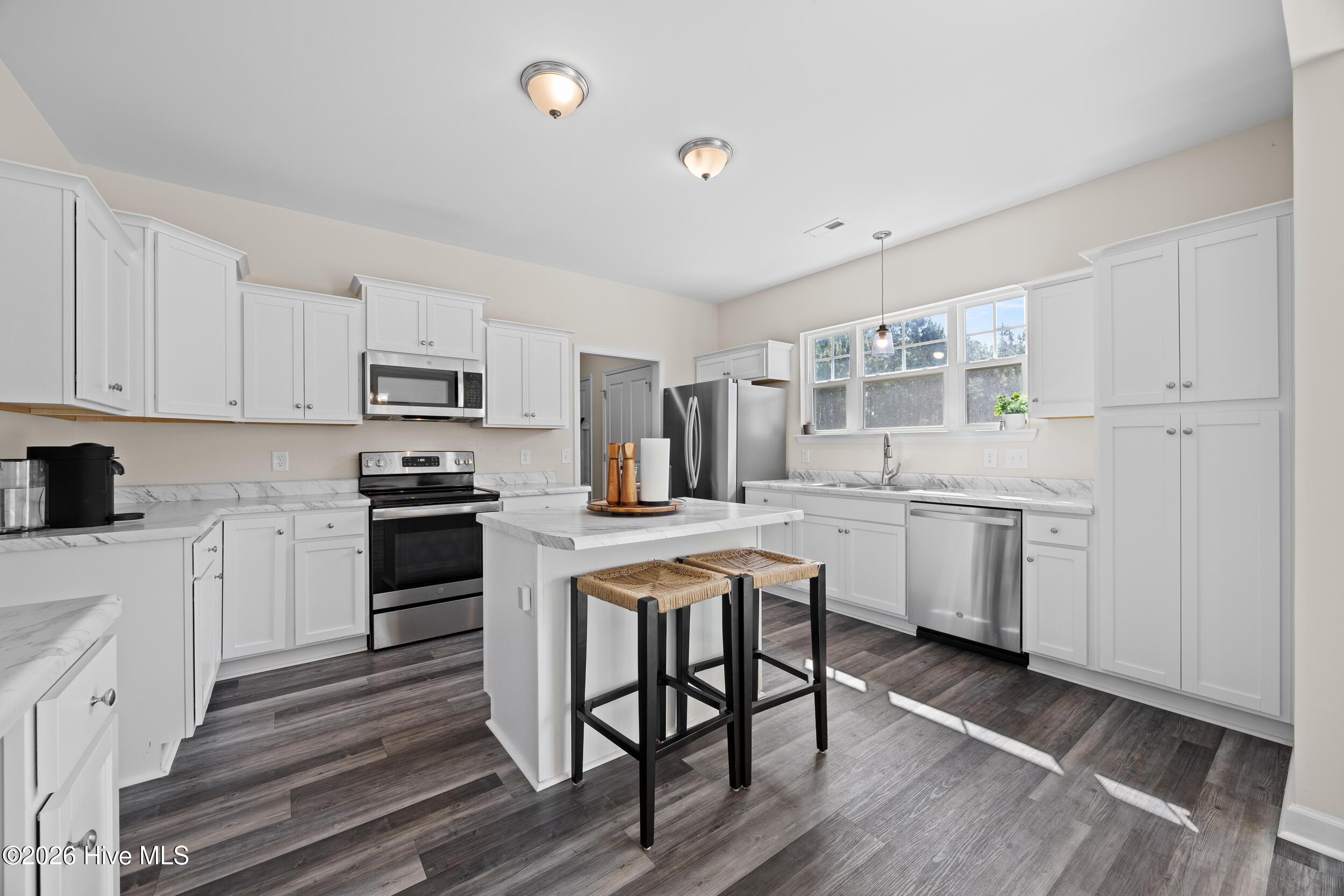 406 Silverstone Place Hubert, NC 28539 - Photo 14 of 49 30_kitchen