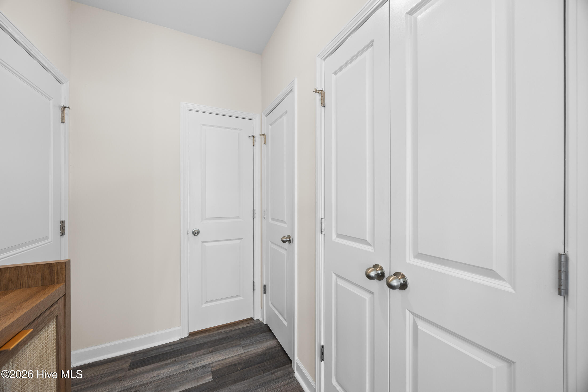 406 Silverstone Place Hubert, NC 28539 - Photo 21 of 49 37_hallway