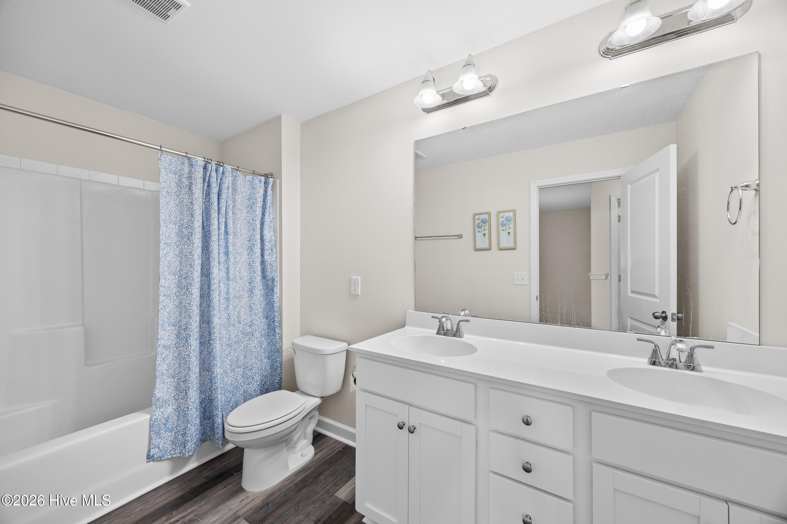 406 Silverstone Place Hubert, NC 28539 - Photo 25 of 49 10_bathroom