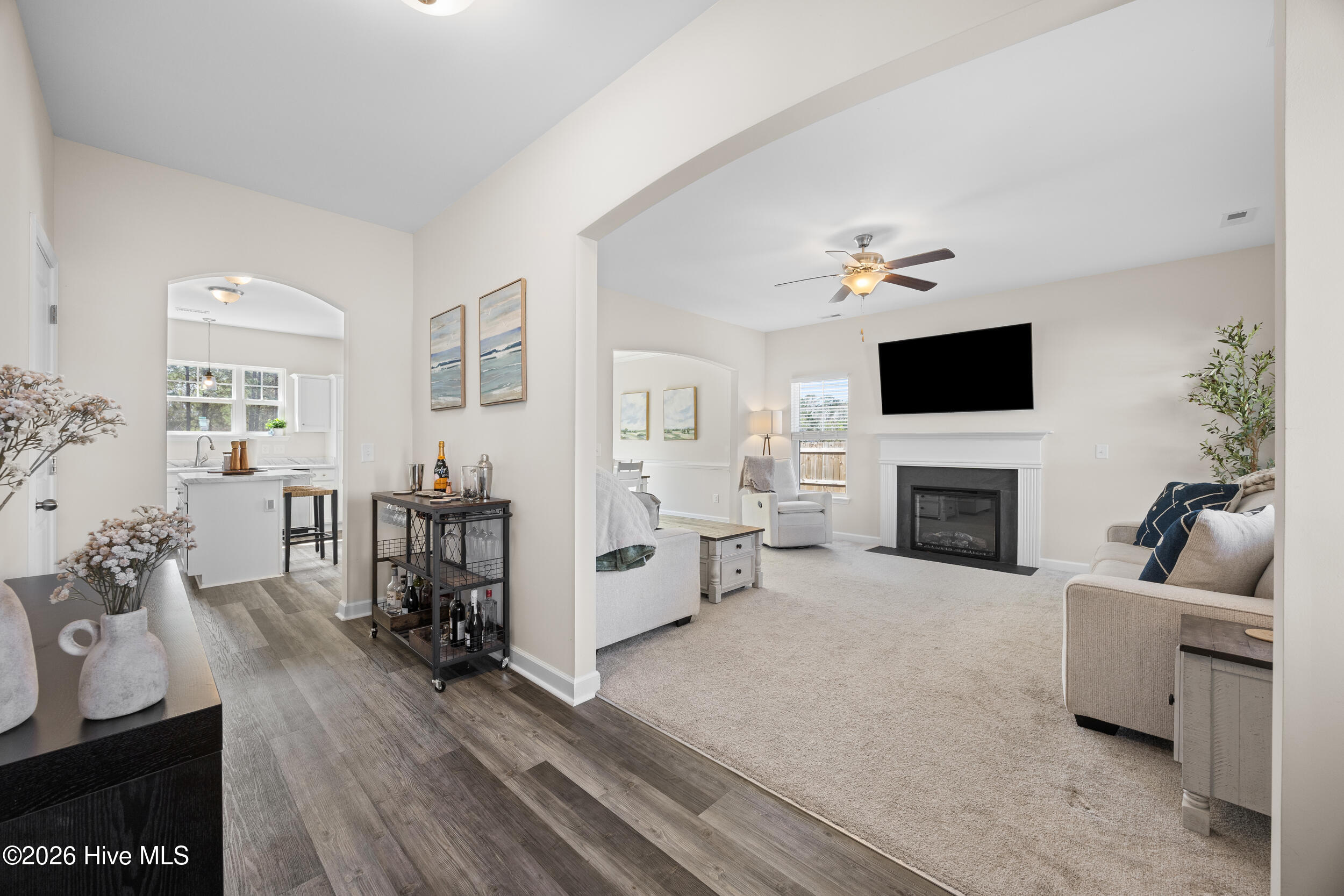 406 Silverstone Place Hubert, NC 28539 - Photo 10 of 49 26_living room