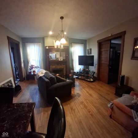 $198,000 | 102 North Warren Street, West Lebanon, IN 47991