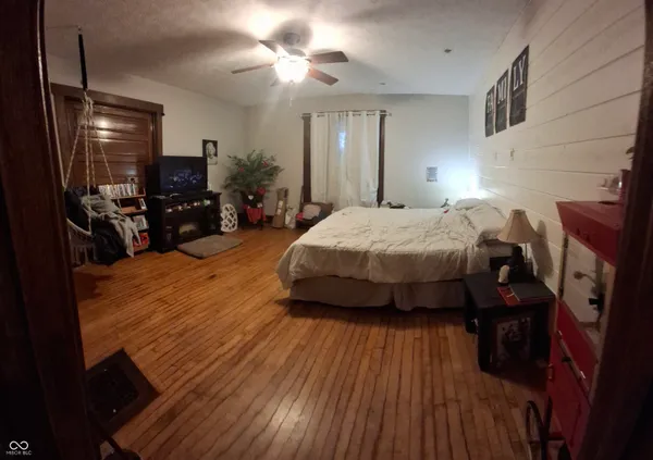 $198,000 | 102 North Warren Street, West Lebanon, IN 47991