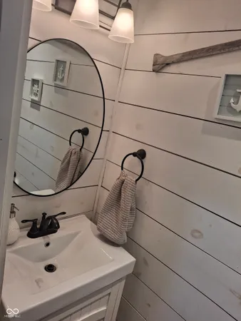 $198,000 | 102 North Warren Street, West Lebanon, IN 47991