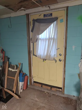 $198,000 | 102 North Warren Street, West Lebanon, IN 47991