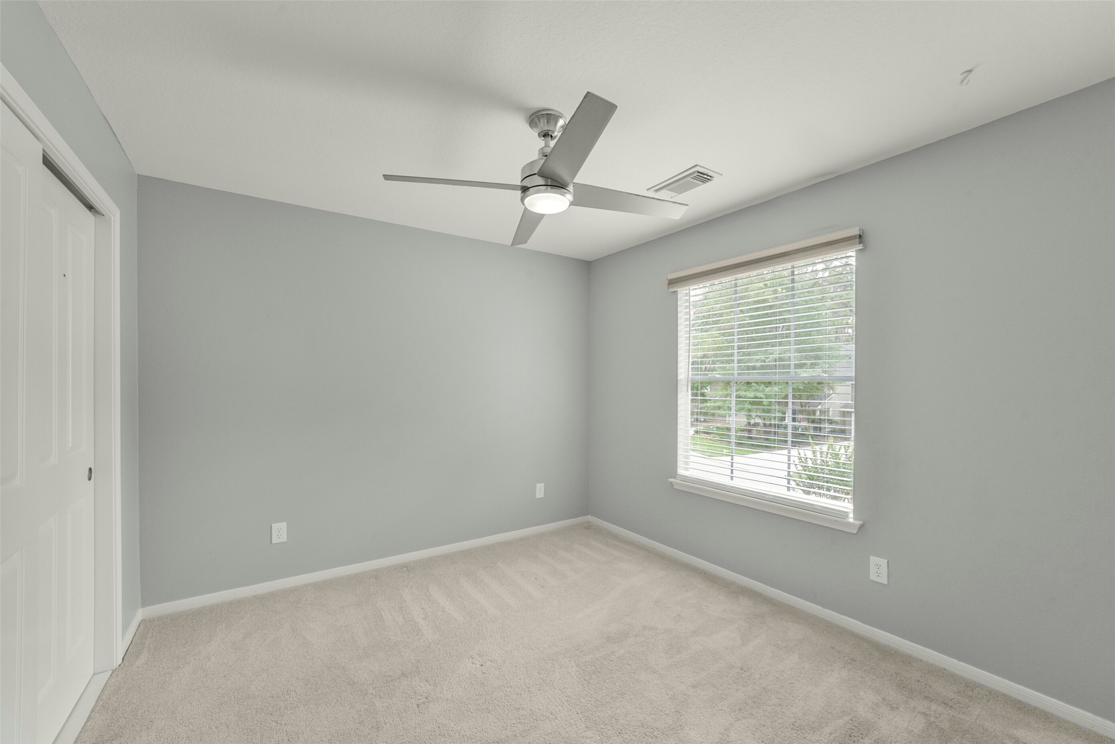 22 East New Avery Place Spring, TX 77382 - Photo 38 of 46 Third bedroom with sliding door clause.