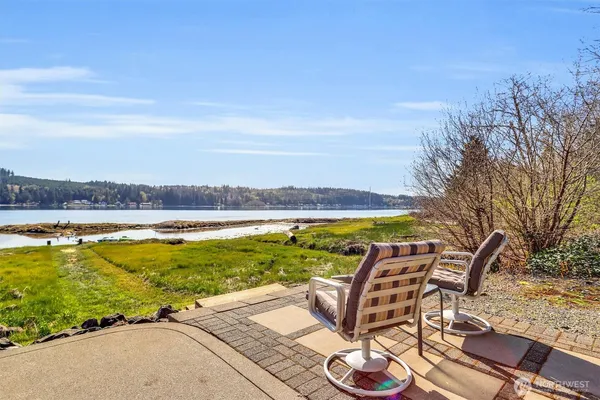 $830,000 | 730 East North Bay Road, Allyn, WA 98524