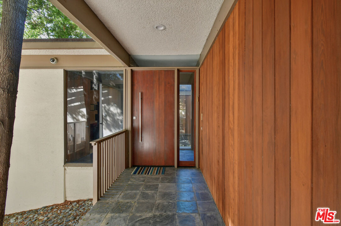 17269 Oak View Drive Encino, CA 91316 - Photo 3 of 45 Gallery Image 3
