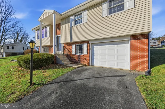 $335,000 | 1828 Crooked Oak Drive, Lancaster, PA 17601