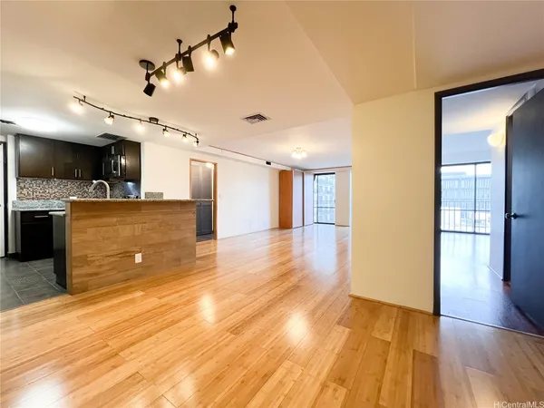 $4,000 | 700 Richards Street, Unit 1005, Honolulu, HI 96813