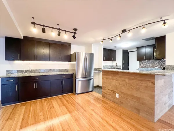 $4,000 | 700 Richards Street, Unit 1005, Honolulu, HI 96813