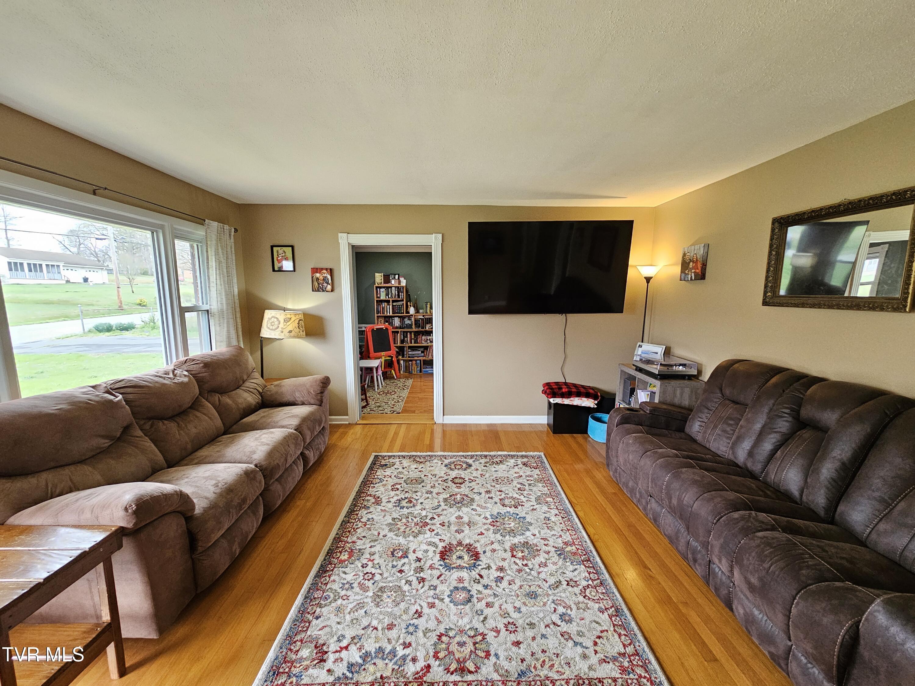 2029 Dave Buck Road Johnson City, TN 37601 - Photo 6 of 38 20250401_112628