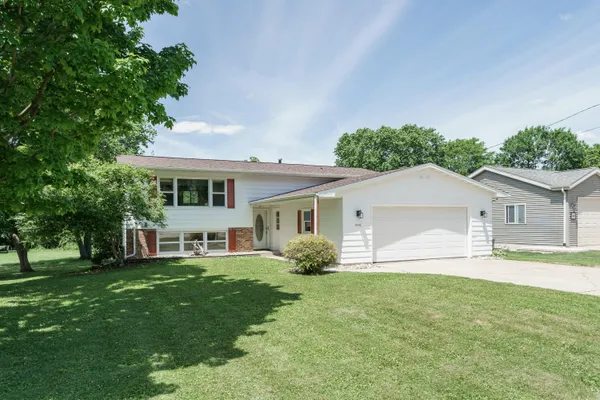$329,900 | 1410 Davis Street, Watertown, WI 53098