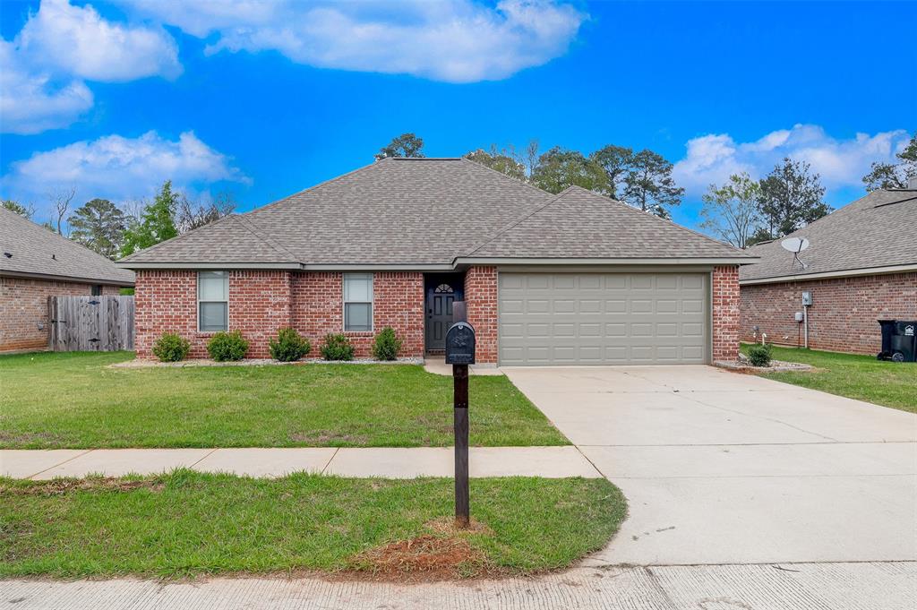521 Big Red Circle Haughton, LA 71037 - Photo 1 of 19 a front view of a house with a garden and yard