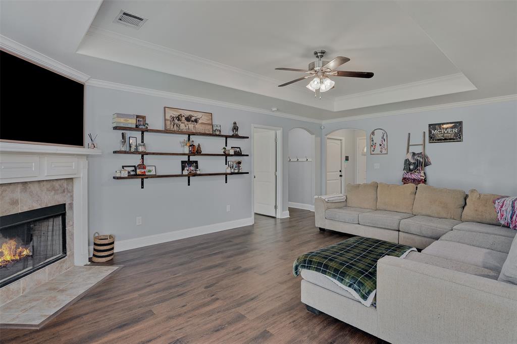 521 Big Red Circle Haughton, LA 71037 - Photo 5 of 19 a living room with furniture and a fireplace