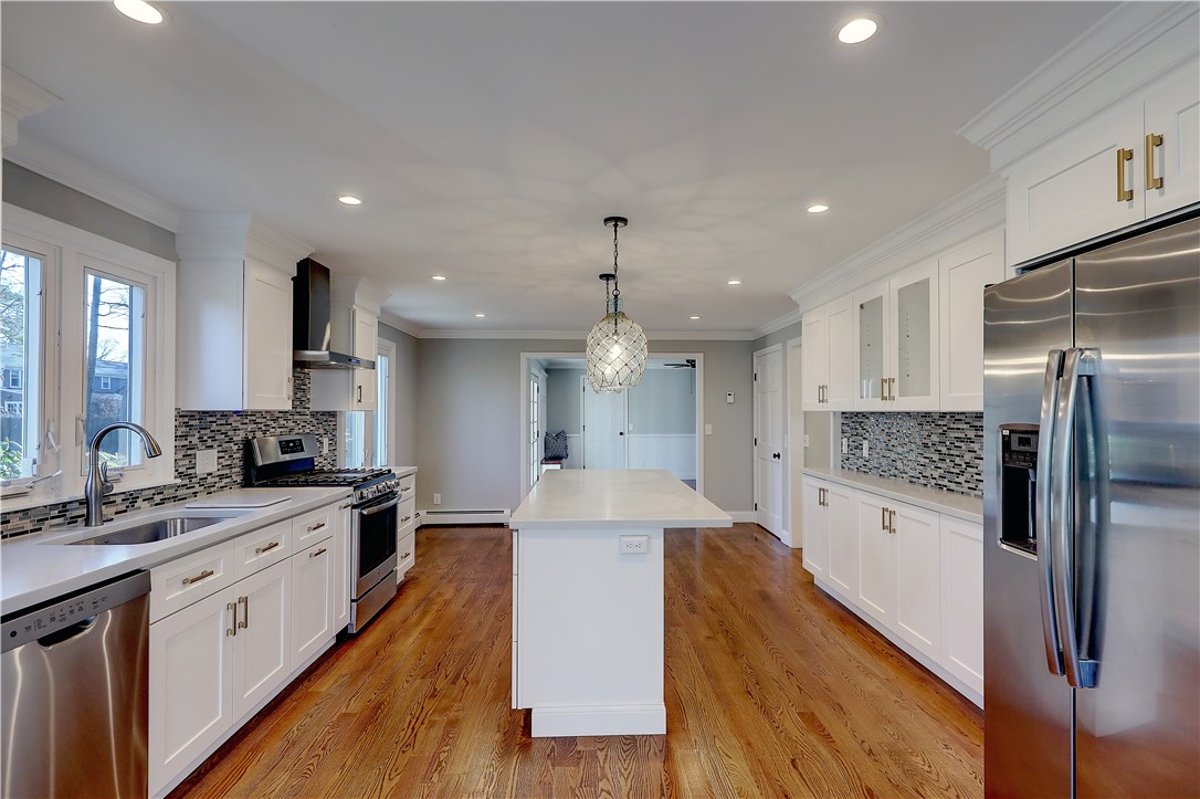 61 Lamson Road Barrington, RI 02806 - Photo 5 of 31 Gallery Image 5