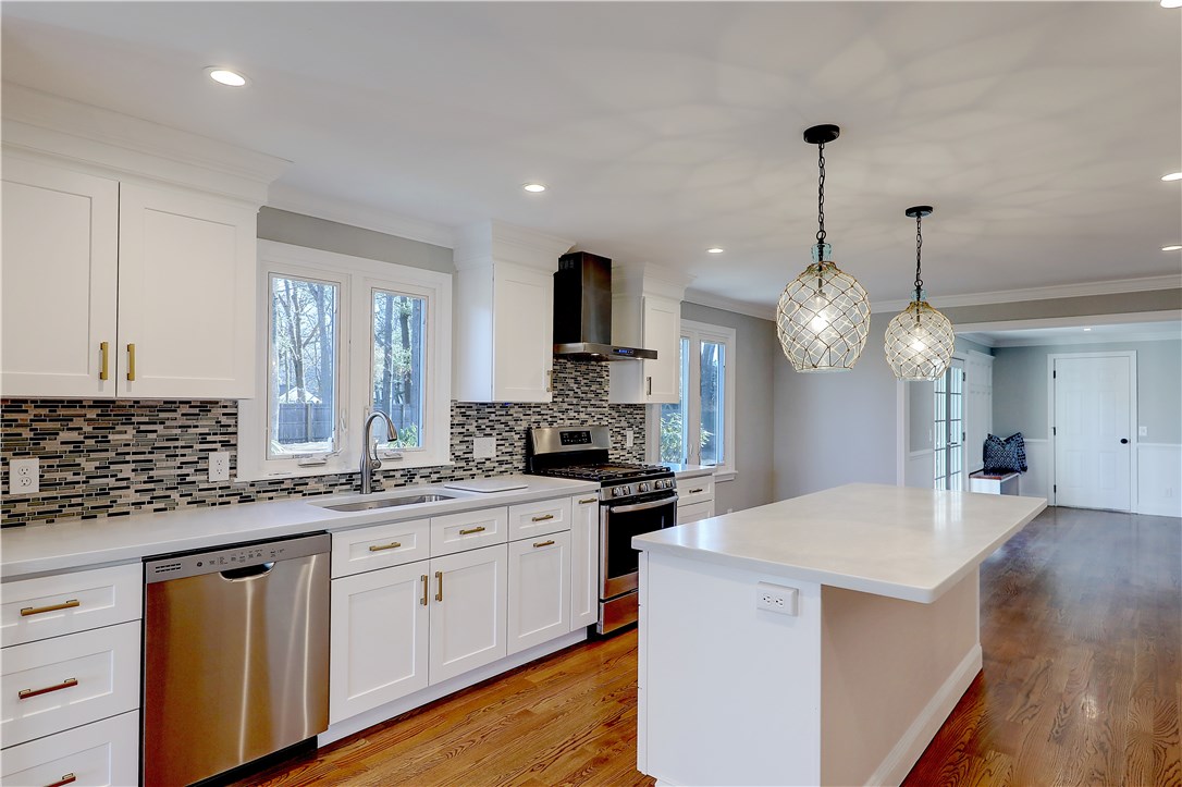61 Lamson Road Barrington, RI 02806 - Photo 8 of 31 Gallery Image 8