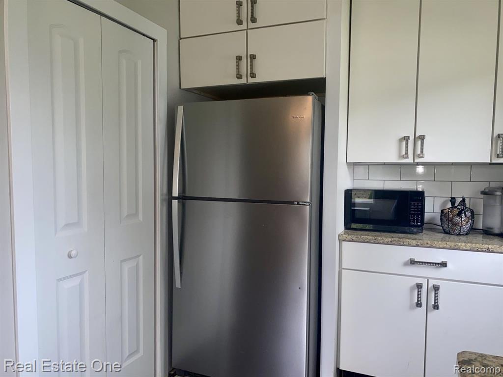 947 Grace Avenue Rochester Hills, MI 48307 - Photo 19 of 47