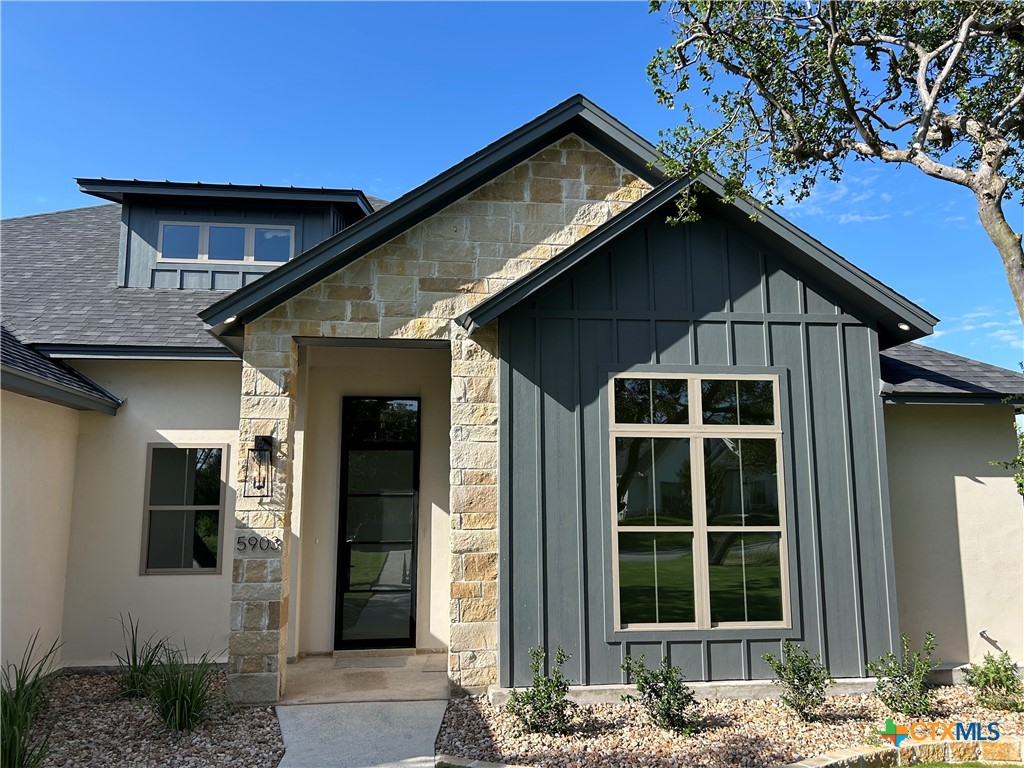 5903 Whippoorwill Road Temple, TX 76502 - Photo 3 of 27 a front view of a house with a yard