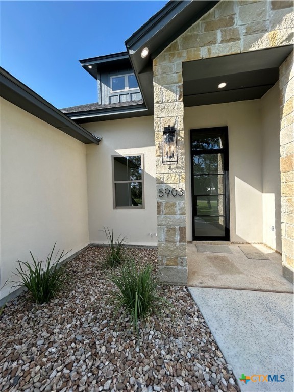 5903 Whippoorwill Road Temple, TX 76502 - Photo 4 of 27 a house that has a potted plant on it