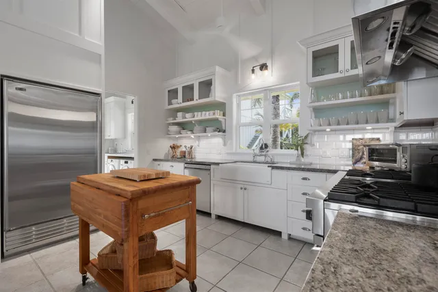 a view of a backyard with plants