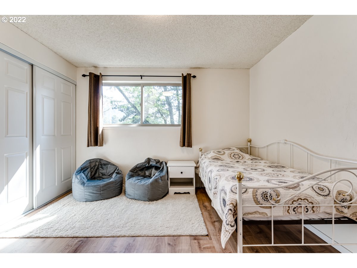 4427 Fox Hollow Road, Unit 12 Eugene, OR 97405 - Photo 14 of 28 Bedroom