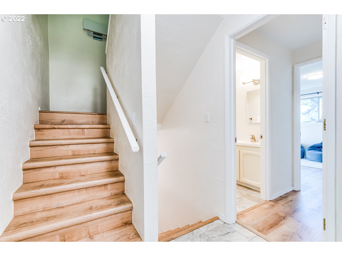 4427 Fox Hollow Road, Unit 12 Eugene, OR 97405 - Photo 17 of 28 Staircase