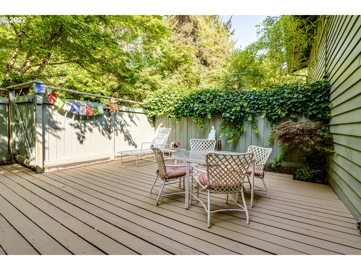 4427 Fox Hollow Road, Unit 12 Eugene, OR 97405 - Photo 20 of 28 Patio