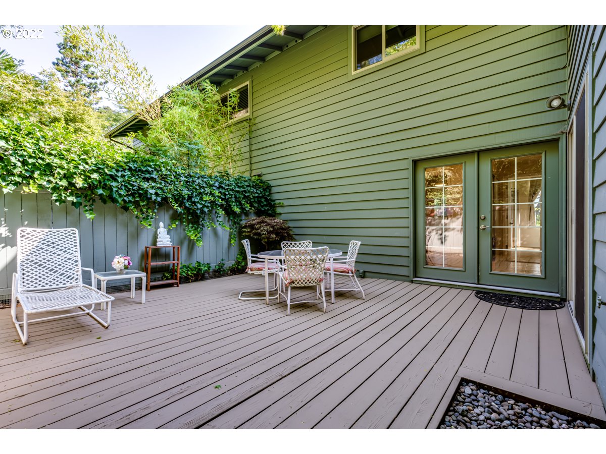 4427 Fox Hollow Road, Unit 12 Eugene, OR 97405 - Photo 21 of 28 Patio