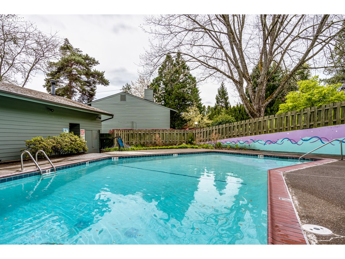4427 Fox Hollow Road, Unit 12 Eugene, OR 97405 - Photo 23 of 28 Community Pool
