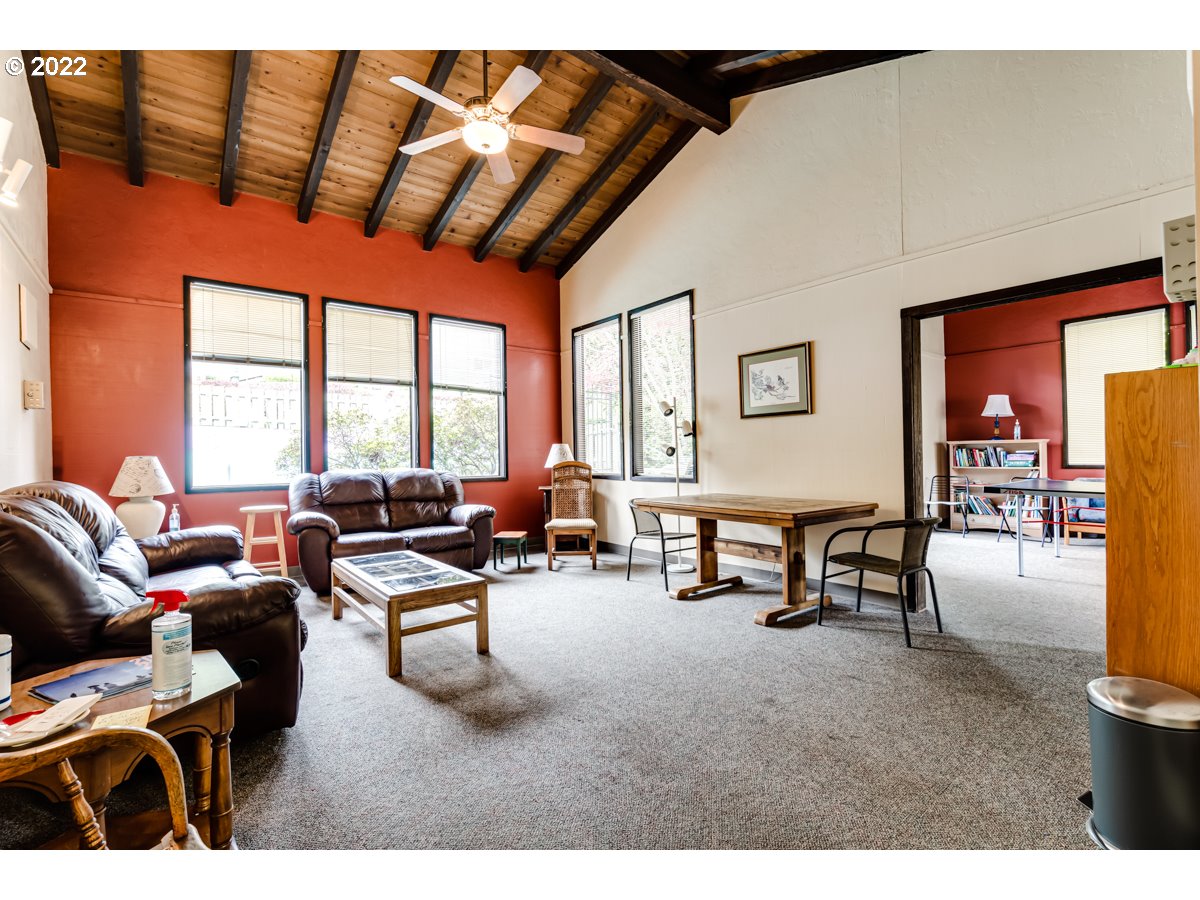 4427 Fox Hollow Road, Unit 12 Eugene, OR 97405 - Photo 25 of 28 Community Recreation Center