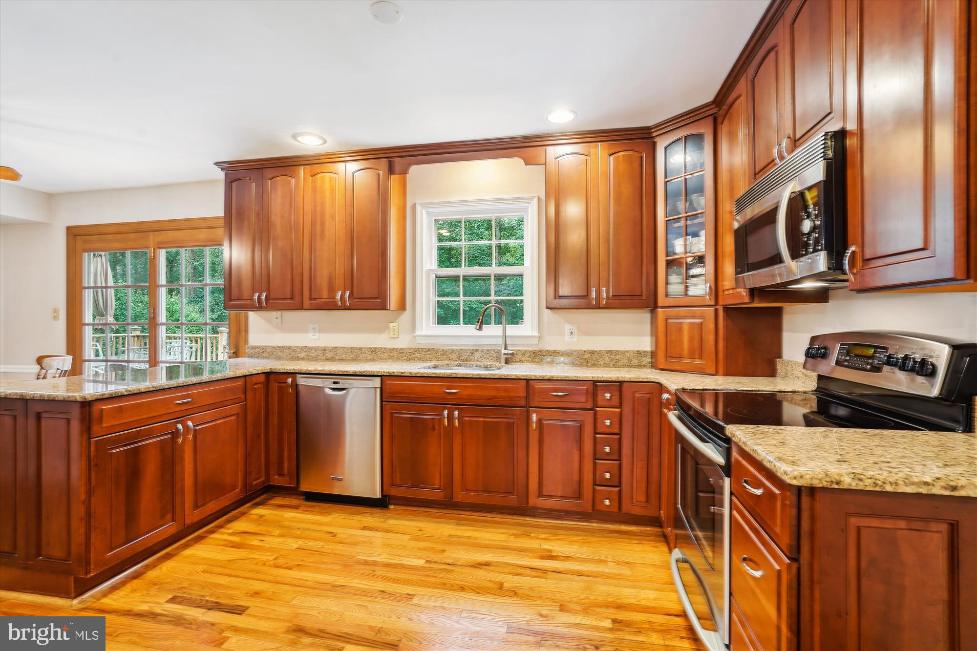 3307 Miller Heights Road Oakton, VA 22124 - Photo 12 of 56 Granite Countertops & SS Appliances