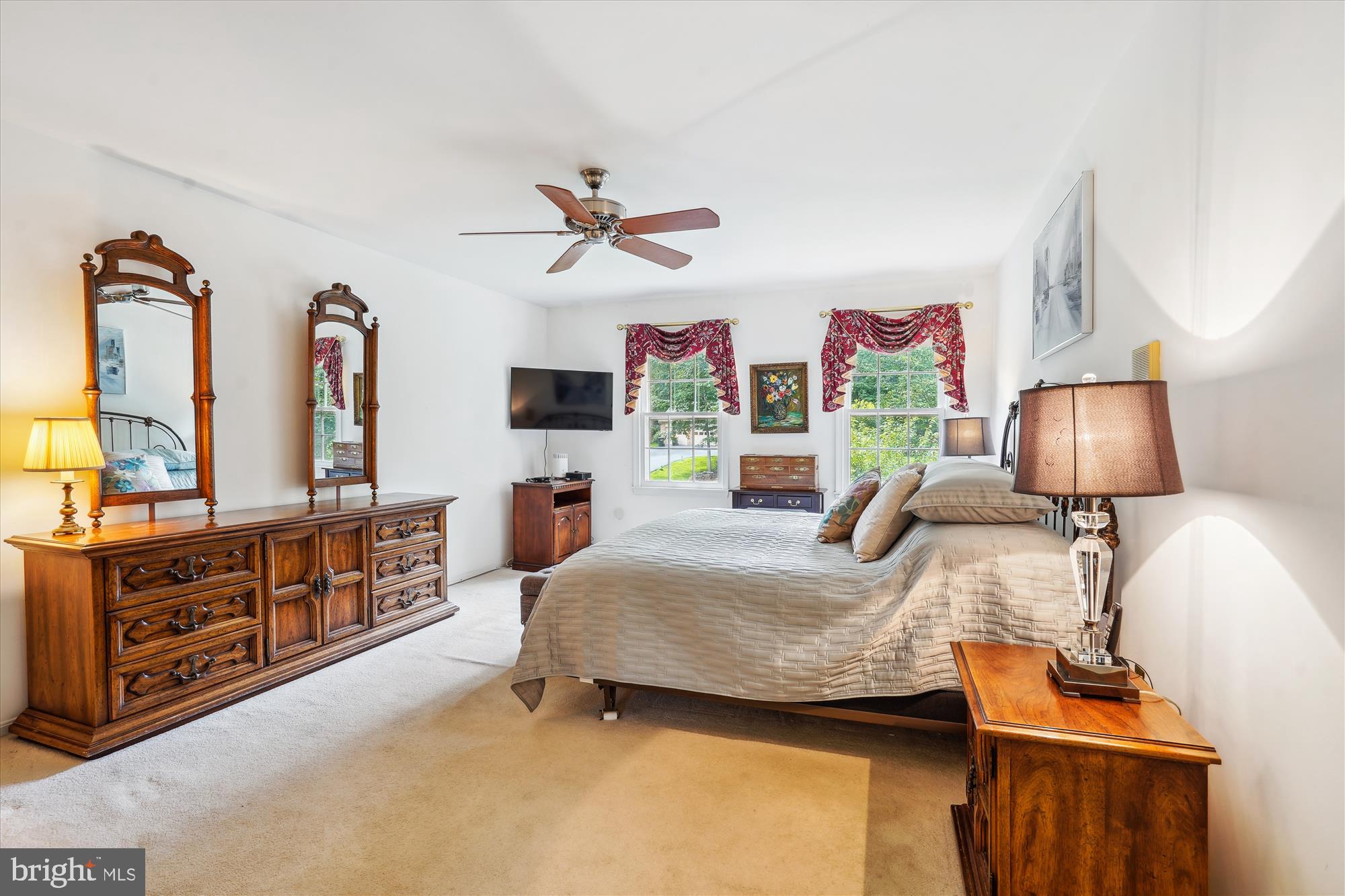 3307 Miller Heights Road Oakton, VA 22124 - Photo 28 of 56 Primary bedroom