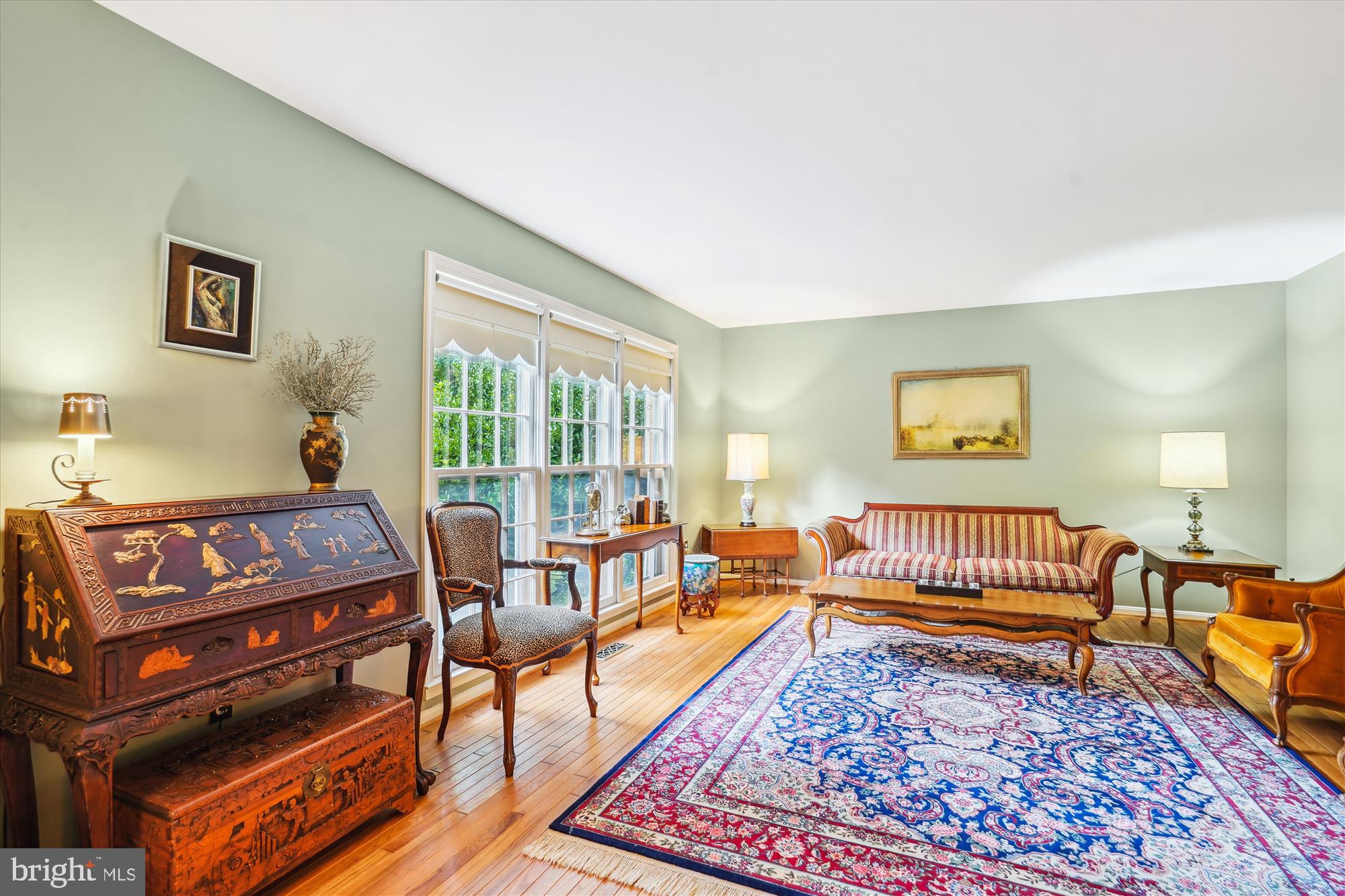 3307 Miller Heights Road Oakton, VA 22124 - Photo 5 of 56 Bright & Cheery Living Room