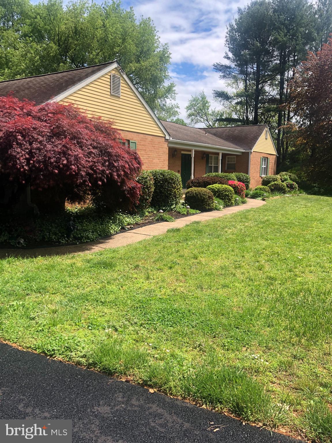 727 Pheasant Run Road West Chester, PA 19382 - Photo 3 of 73 Side View - Foliage