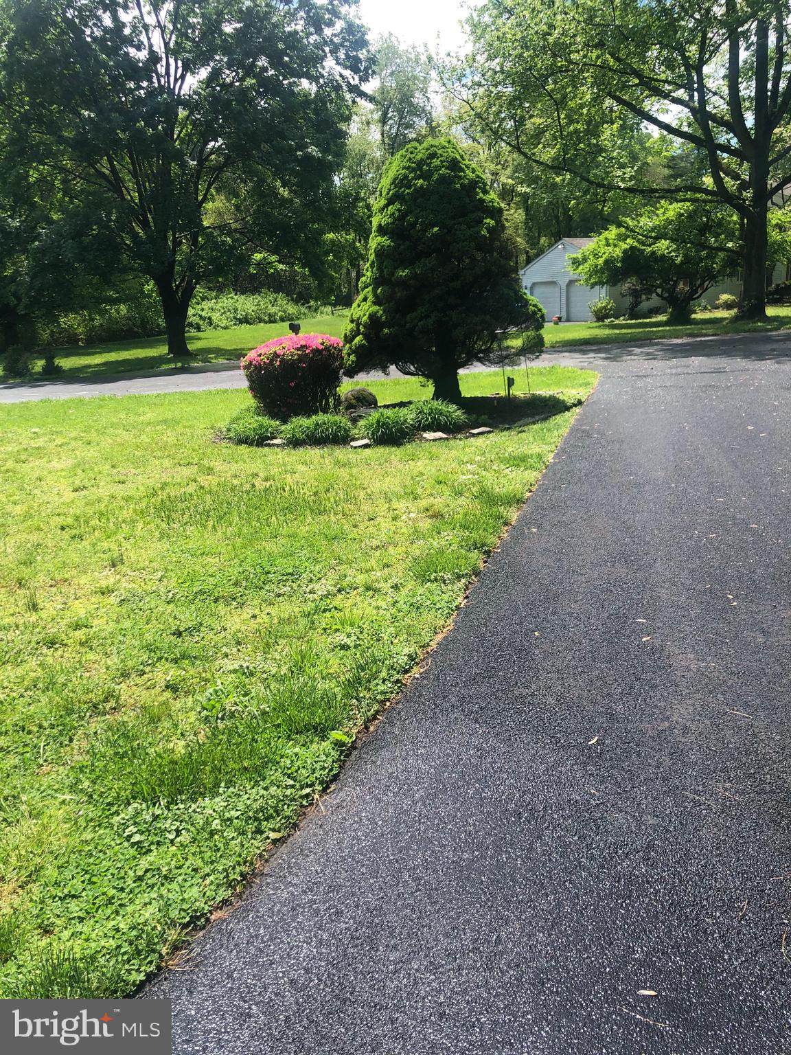 727 Pheasant Run Road West Chester, PA 19382 - Photo 4 of 73 Driveway