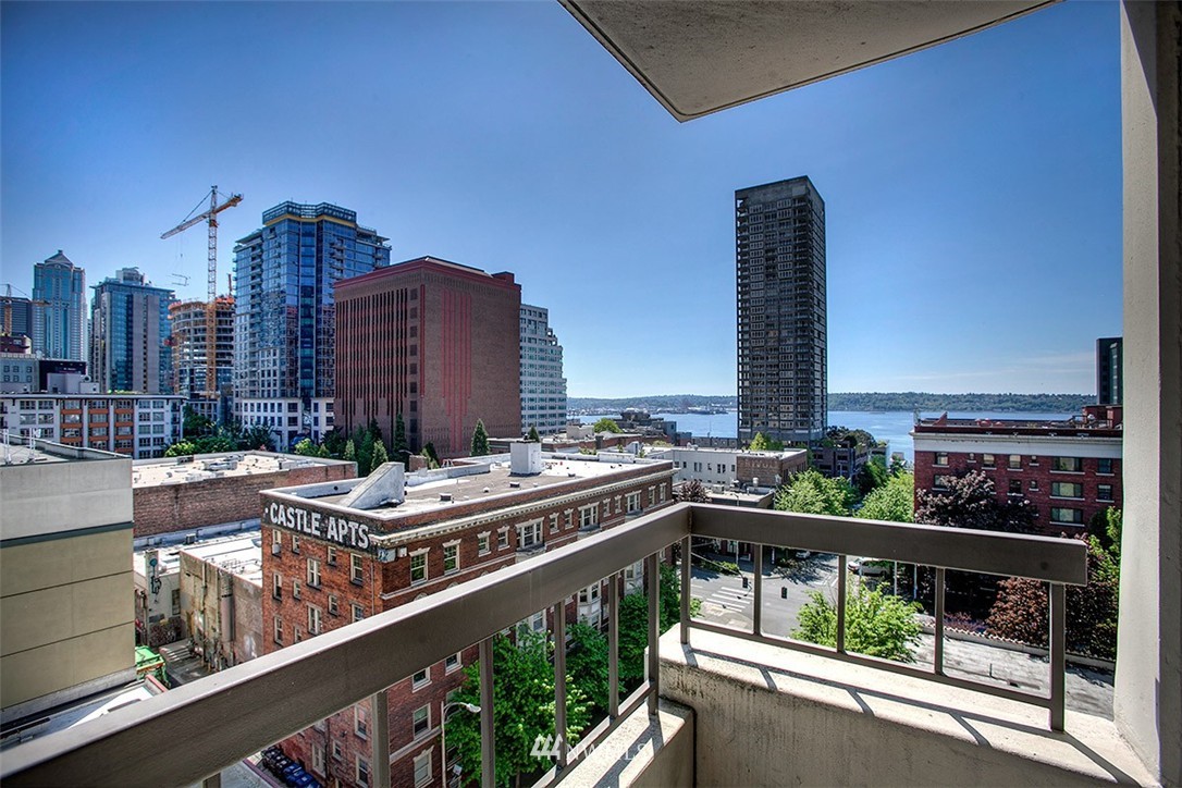 2201 3rd Avenue, Unit 1001 Seattle, WA 98121 - Photo 12 of 20 a view of balcony with city view