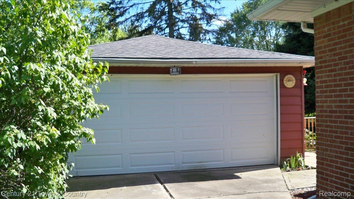 290 Booth Road Troy, MI 48085 - Photo 19 of 24 100_3141