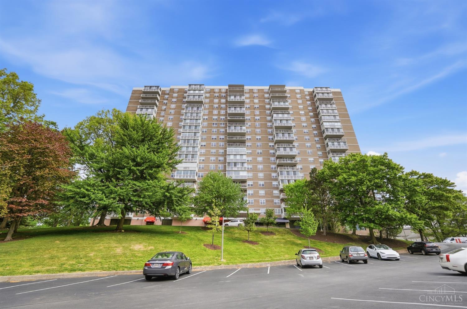 2444 Madison Road, Unit 2002 Cincinnati, OH 45208 - Photo 71 of 86 Gallery Image 71