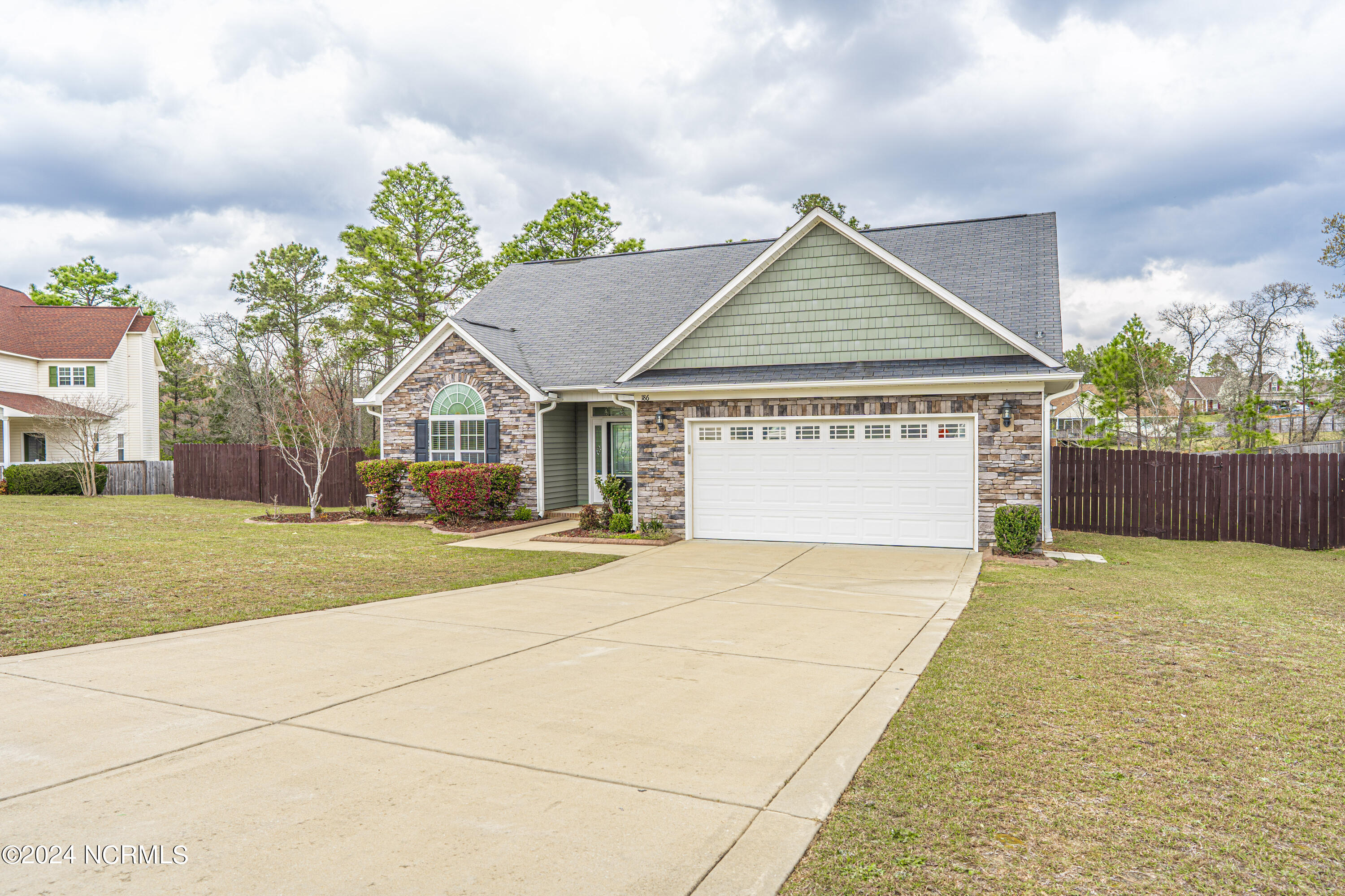 186 Ashcroft Court Raeford, NC 28376 - Photo 4 of 47 DSC00434