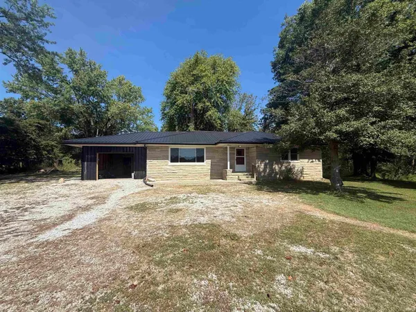 $215,000 | 9462 East State Road 70, Evanston, IN 47531