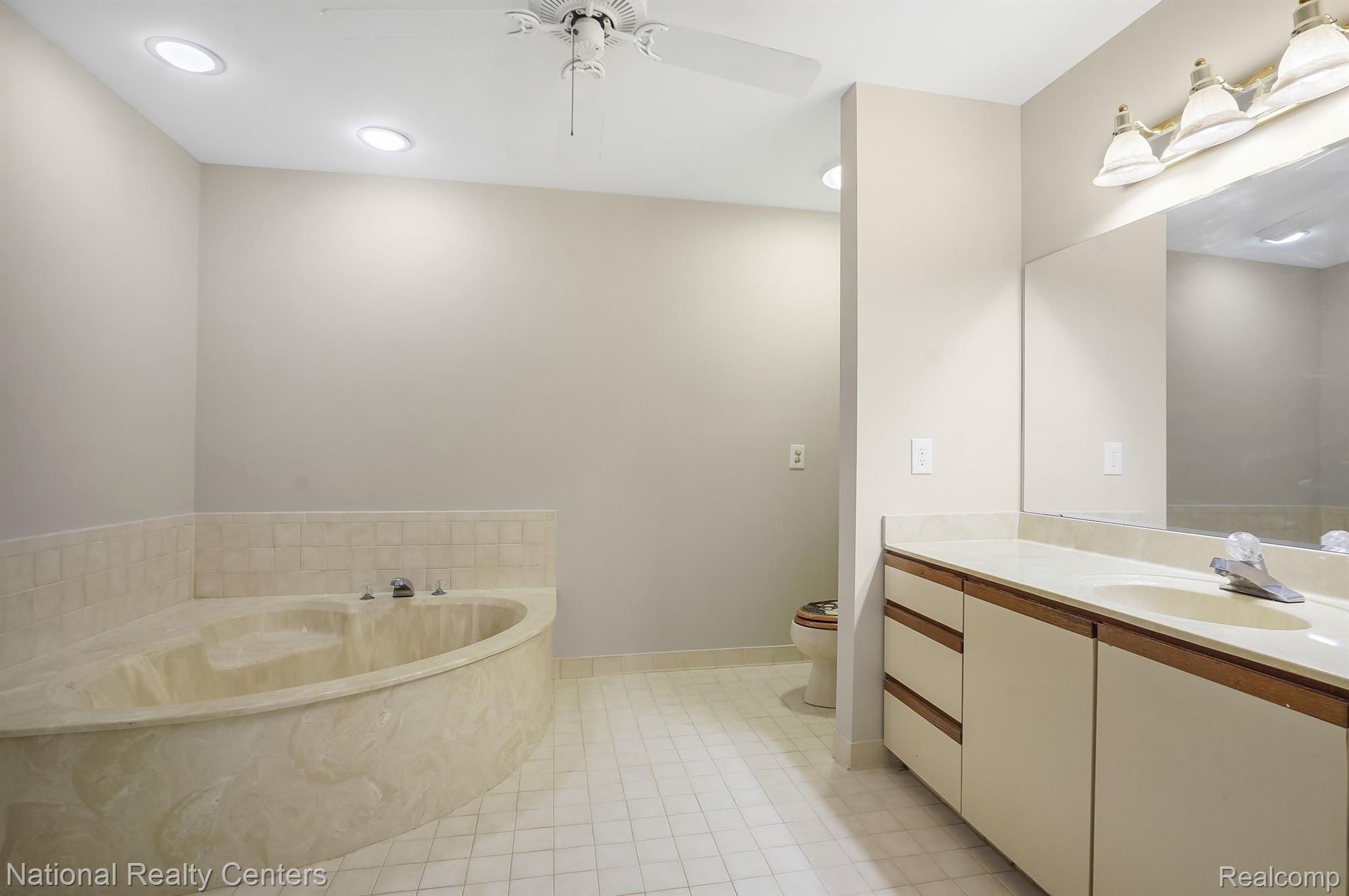 23085 Farmington Road Farmington, MI 48336 - Photo 22 of 31 Gallery Image 22