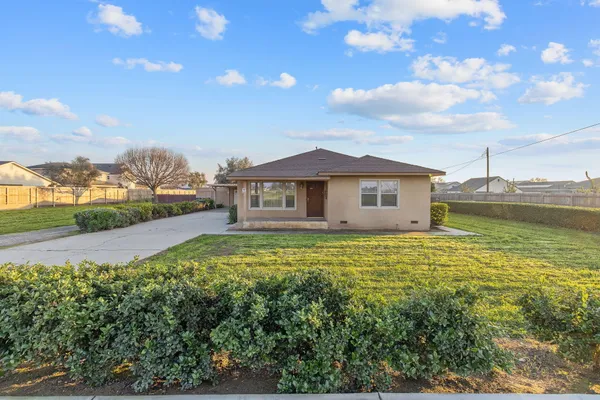 $525,000 | 1725 East Goshen Avenue East, Visalia, CA 93292