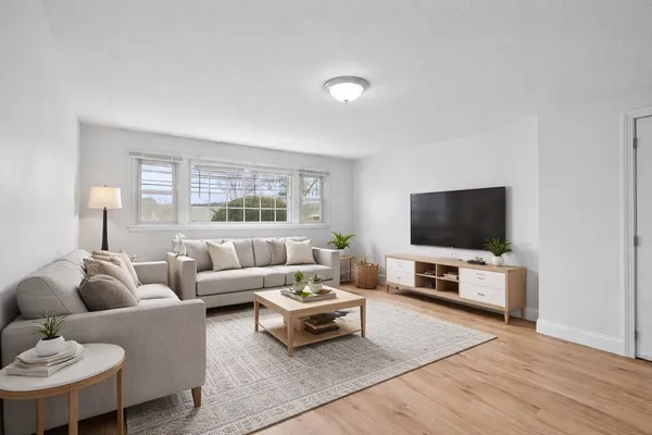 $2,595 | 121 Cambridge Road, Unit B, Woburn, MA 01801