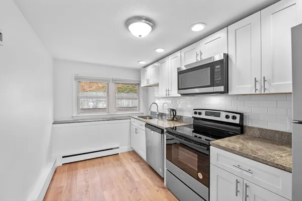 $2,595 | 121 Cambridge Road, Unit B, Woburn, MA 01801