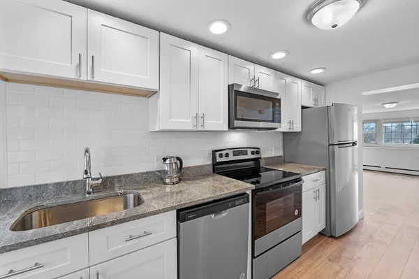 $2,595 | 121 Cambridge Road, Unit B, Woburn, MA 01801